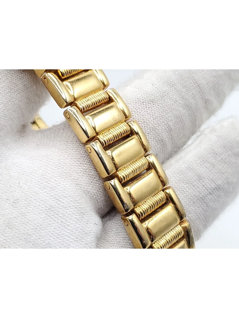Da Vanci Quartz Watch Womens New Battery Gold Tone 23mm